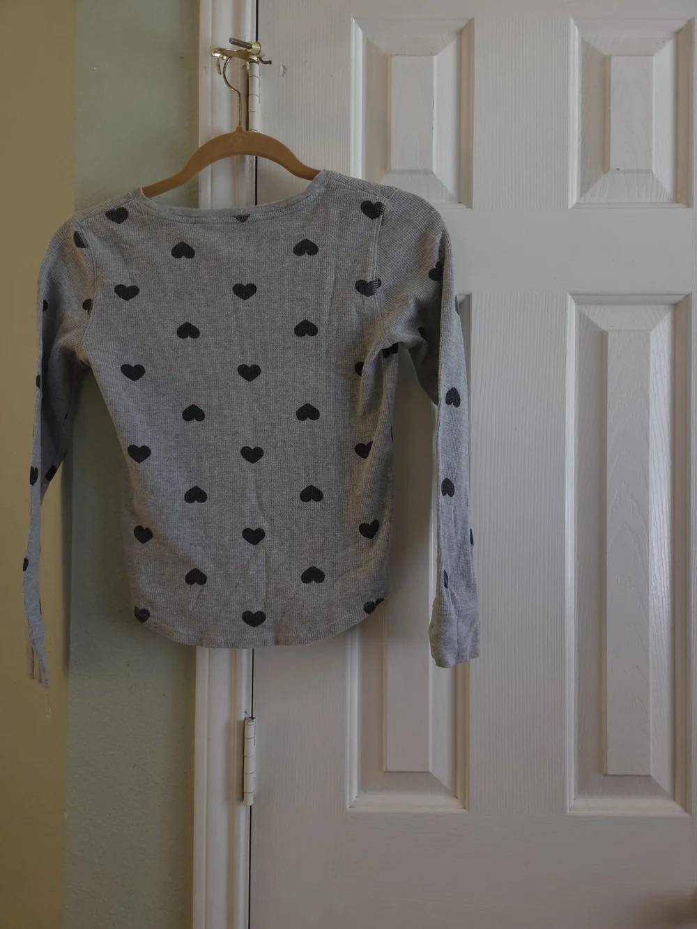 Old Navy Gray Long-Sleeve Top with Black Heart Print